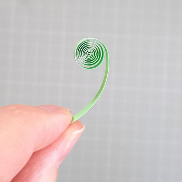 Super-fine tip slotted quilling tool